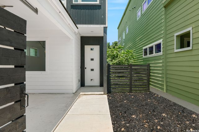 1753 E CROCKETT ST, San Antonio, TX 78202