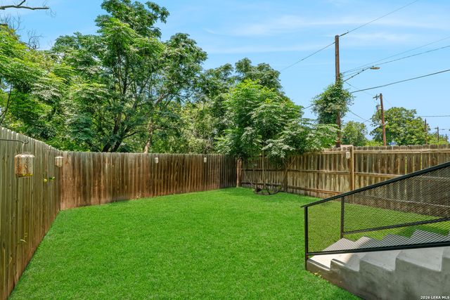 1753 E CROCKETT ST, San Antonio, TX 78202