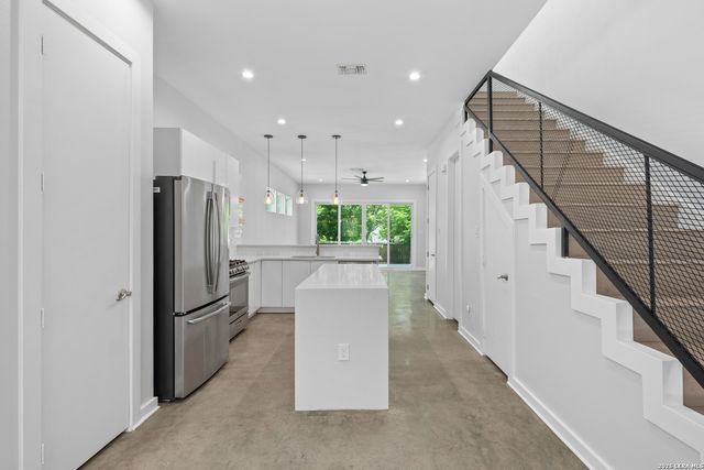 1753 E CROCKETT ST, San Antonio, TX 78202