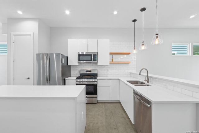 1753 E CROCKETT ST, San Antonio, TX 78202