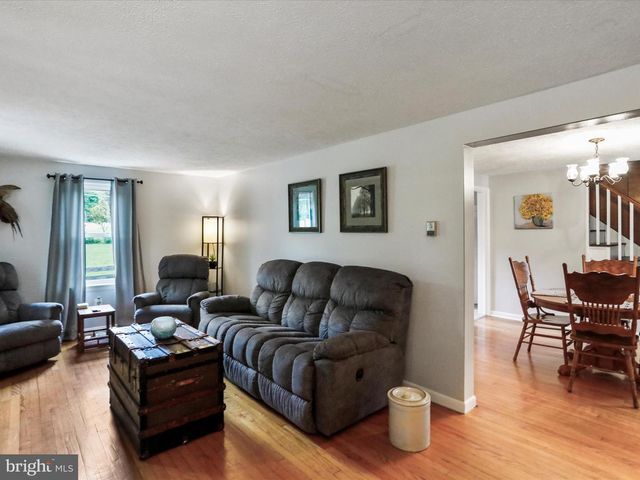 8393 PAW PAW RD, Paw Paw, WV 25434