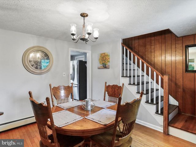 8393 PAW PAW RD, Paw Paw, WV 25434