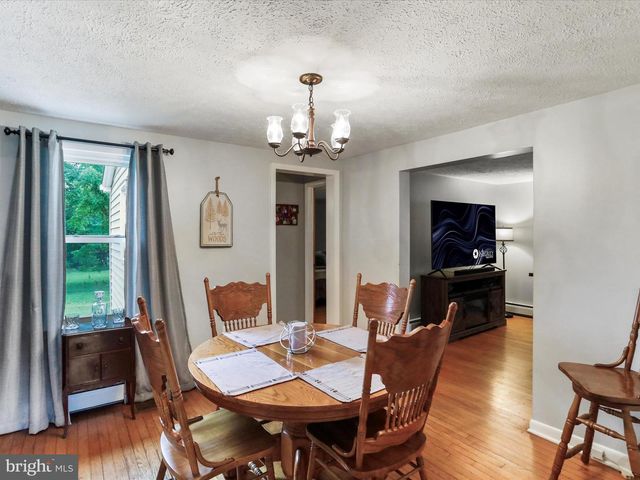 8393 PAW PAW RD, Paw Paw, WV 25434