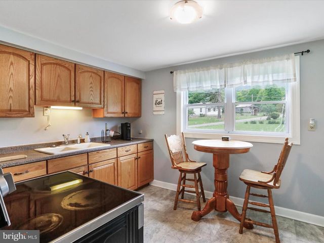 8393 PAW PAW RD, Paw Paw, WV 25434