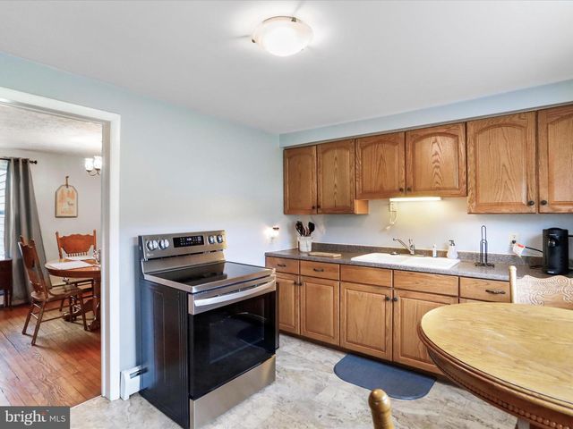 8393 PAW PAW RD, Paw Paw, WV 25434