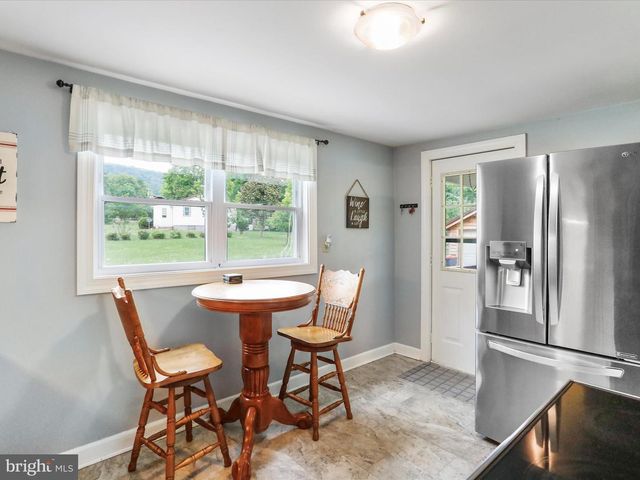 8393 PAW PAW RD, Paw Paw, WV 25434