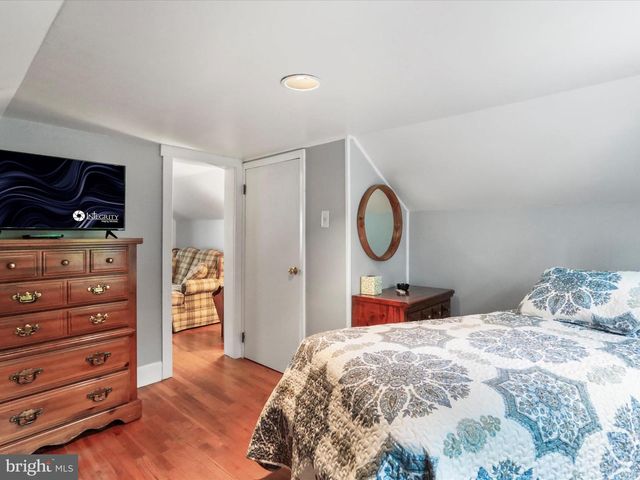 8393 PAW PAW RD, Paw Paw, WV 25434