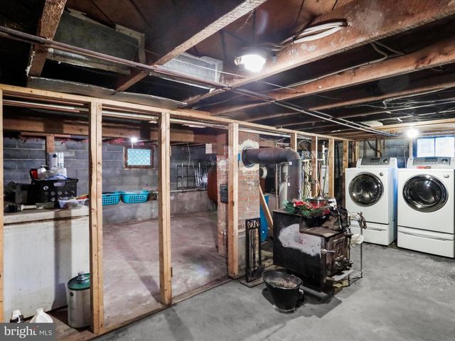 8393 PAW PAW RD, Paw Paw, WV 25434