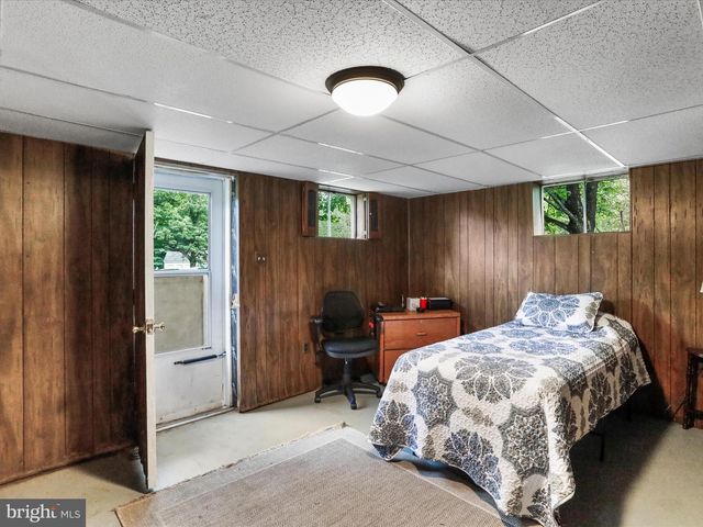 8393 PAW PAW RD, Paw Paw, WV 25434