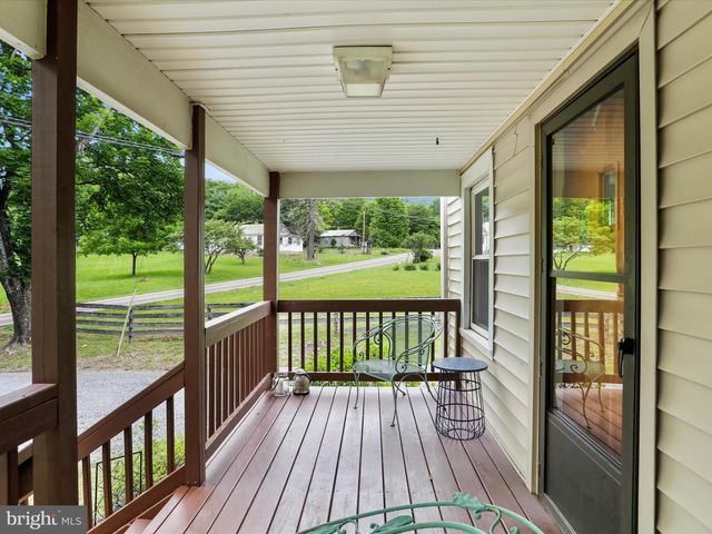 8393 PAW PAW RD, Paw Paw, WV 25434