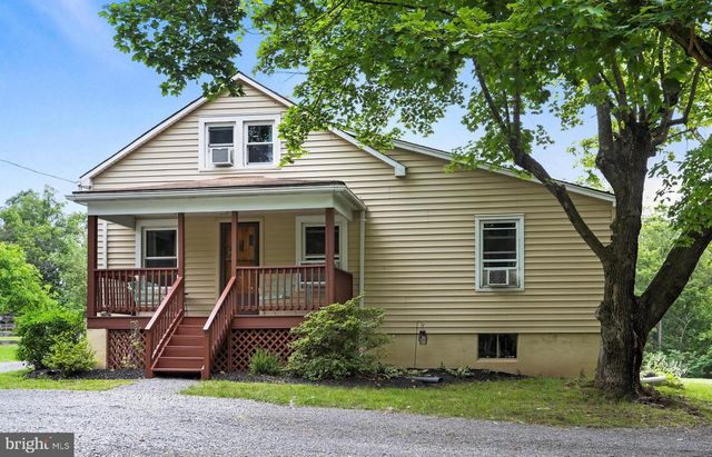 8393 PAW PAW RD, Paw Paw, WV 25434