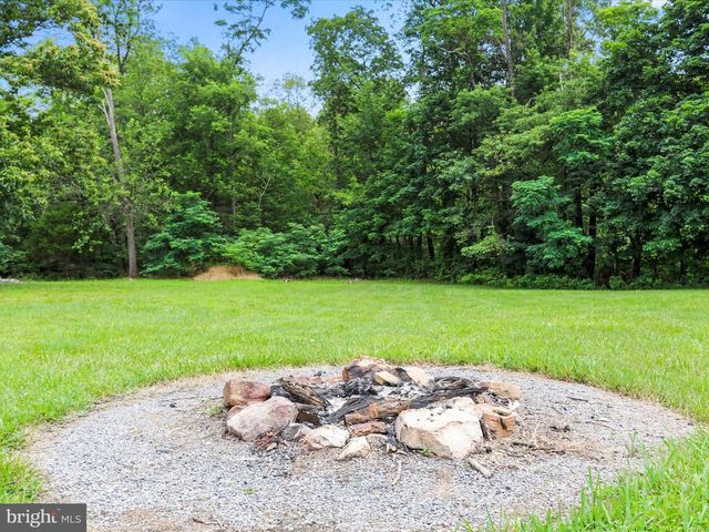 8393 PAW PAW RD, Paw Paw, WV 25434