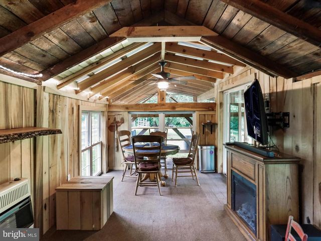 8393 PAW PAW RD, Paw Paw, WV 25434