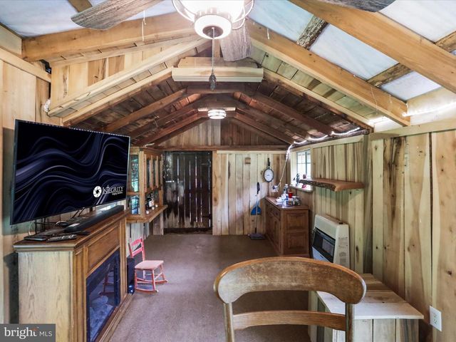 8393 PAW PAW RD, Paw Paw, WV 25434