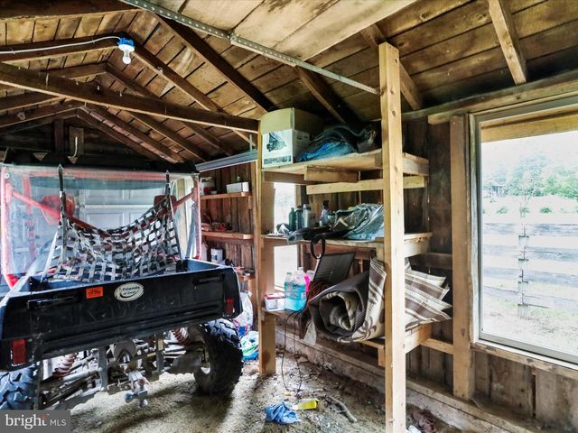 8393 PAW PAW RD, Paw Paw, WV 25434