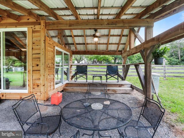 8393 PAW PAW RD, Paw Paw, WV 25434