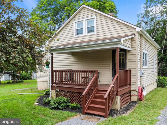 8393 PAW PAW RD, Paw Paw, WV 25434