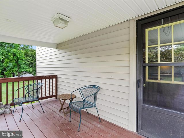 8393 PAW PAW RD, Paw Paw, WV 25434