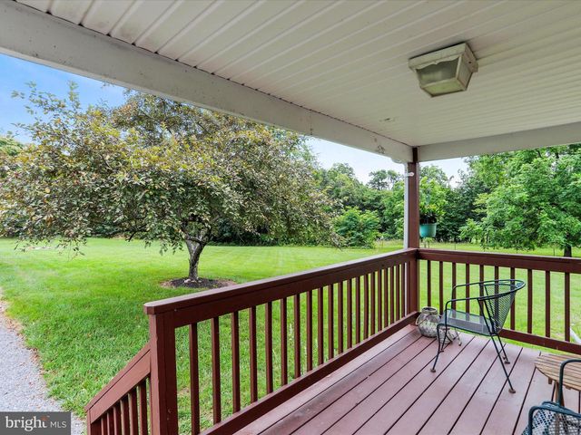 8393 PAW PAW RD, Paw Paw, WV 25434