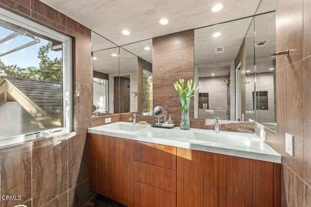 1116 Del Nido Court, Ojai, CA 93023