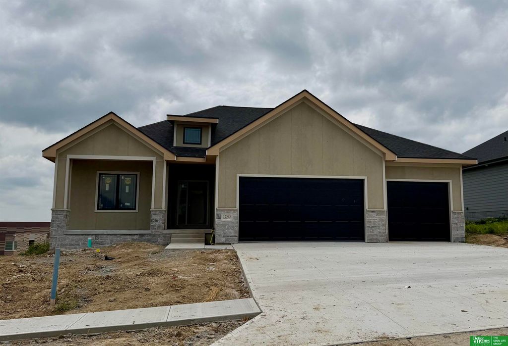 12363 Windsor Drive, Papillion, NE 68046