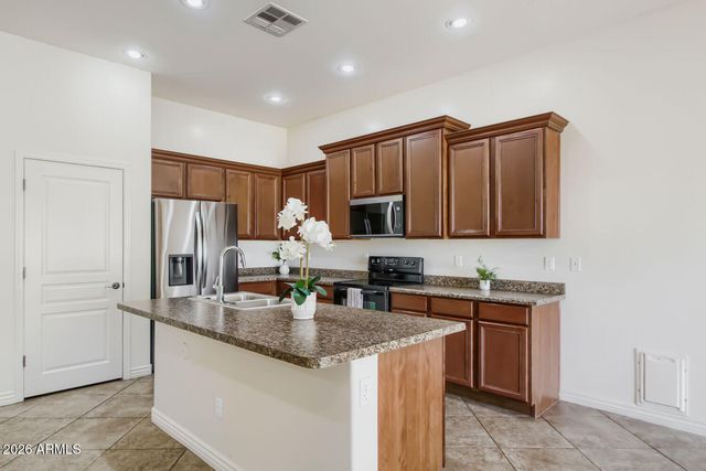 18188 W PARADISE Lane, Surprise, AZ 85388