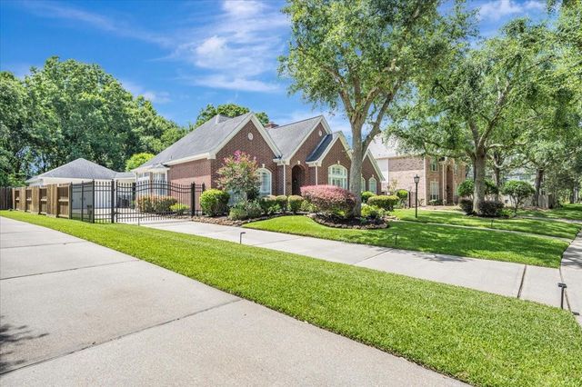 17027 Chapel Park Way, Houston, TX 77059