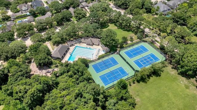 17027 Chapel Park Way, Houston, TX 77059