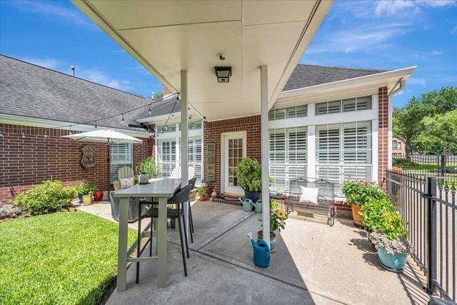 17027 Chapel Park Way, Houston, TX 77059