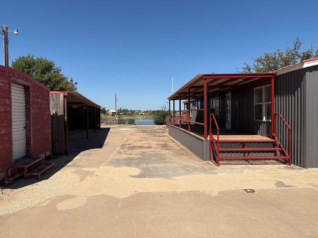 Image 17 of property listing at 1163 Register Road, Colorado City, TX 79512