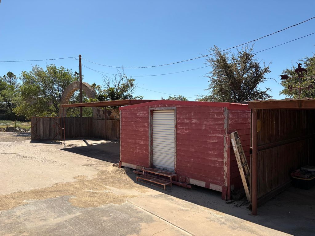 Image 22 of property listing at 1163 Register Road, Colorado City, TX 79512