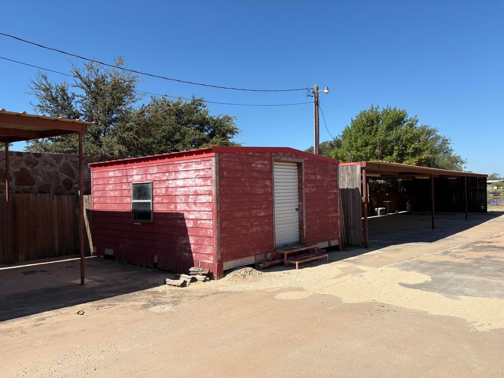 Image 27 of property listing at 1163 Register Road, Colorado City, TX 79512