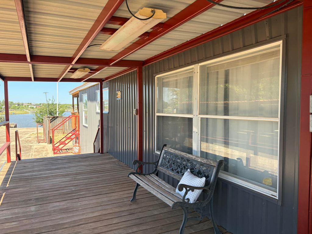 Image 3 of property listing at 1163 Register Road, Colorado City, TX 79512
