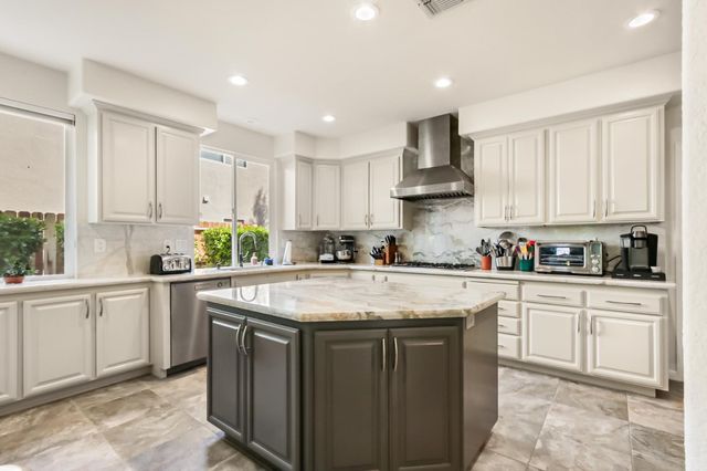 5415 Rogers St, Davis, CA 95618