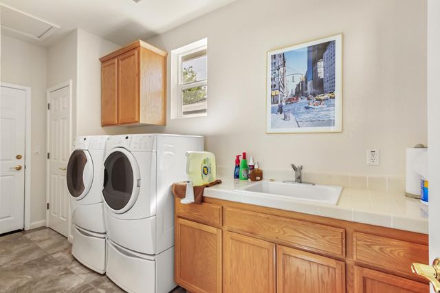 5415 Rogers St, Davis, CA 95618