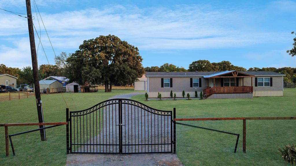 1800 County Road 2105, Kemp, TX 75143