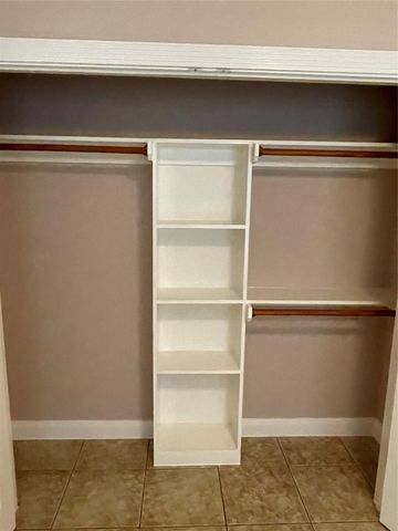 1018 S Booth Lane, Alvin, TX 77511