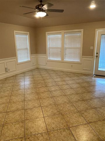 1018 S Booth Lane, Alvin, TX 77511