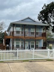 1018 S Booth Lane, Alvin, TX 77511