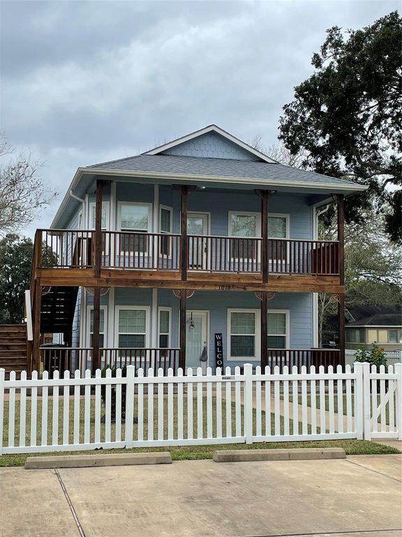 1018 S Booth Lane, Alvin, TX 77511