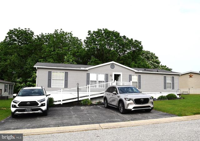 48 EAGLE DR, Hanover, PA 17331