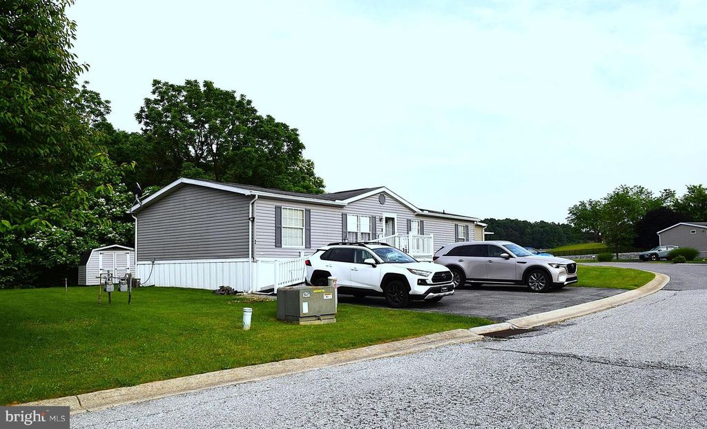 48 EAGLE DR, Hanover, PA 17331