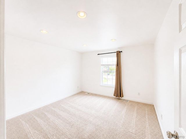 4392 Navin Field Lane, Troy, MI 48085