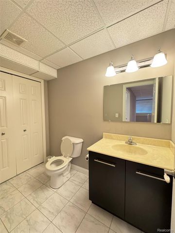 4392 Navin Field Lane, Troy, MI 48085