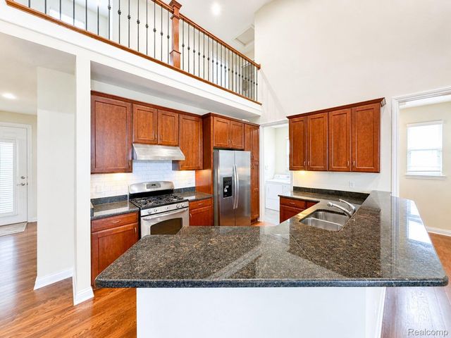 4392 Navin Field Lane, Troy, MI 48085