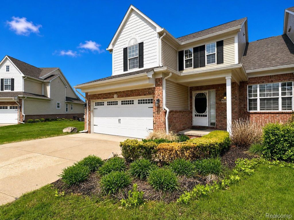 4392 Navin Field Lane, Troy, MI 48085