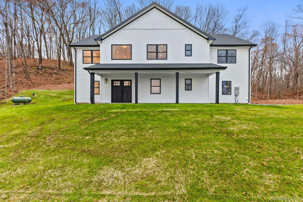 14 Foxwood Terrace E, Patterson, NY 12563