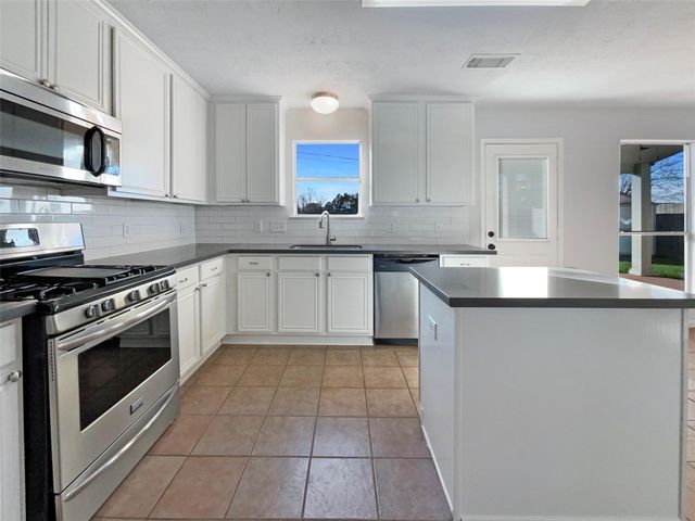 12111 Virline Lane, Houston, TX 77067