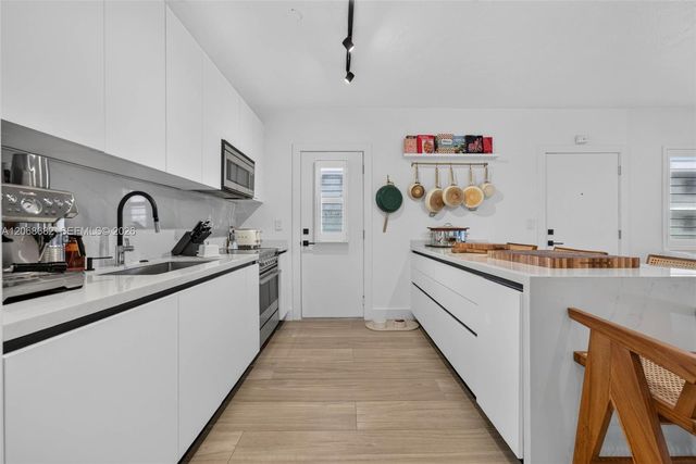 2924 Day Avenue N314, Miami, FL 33133