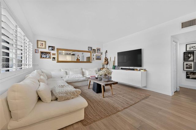 2924 Day Avenue N314, Miami, FL 33133